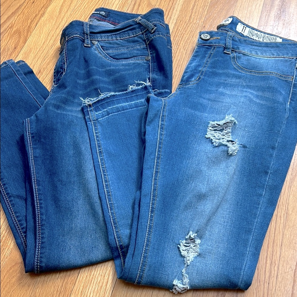 2 Skinny Jeans with Distressed Details